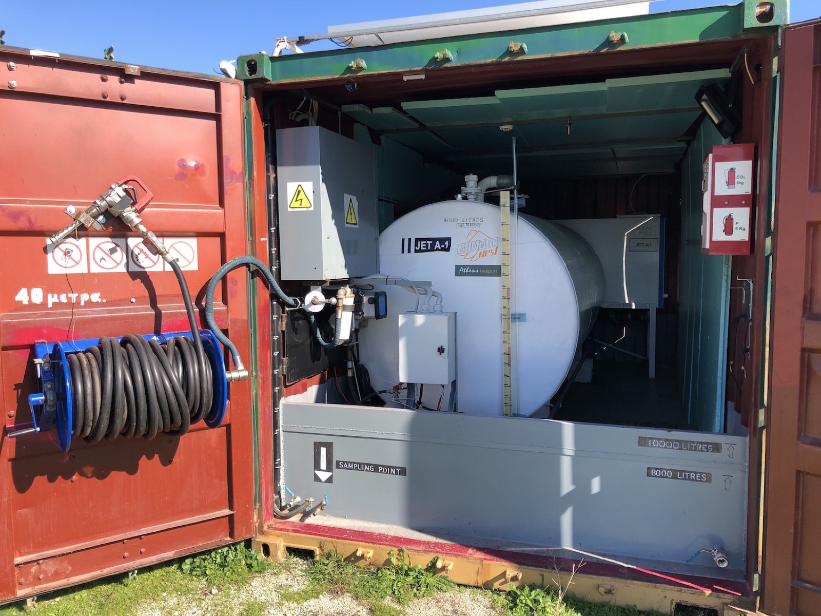 Container refuelling station